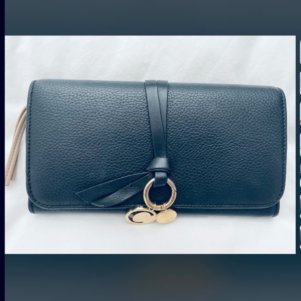 SEE BY CHLOÉ Alphabet Continental wallet, black calfskin, gold tone charms - Picture 2 of 7